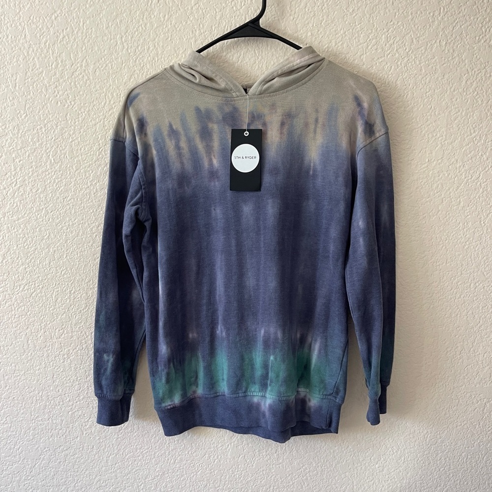 0300 - 5TH & RYDER Boy’s Large Tie Dye Pullover Hoodie